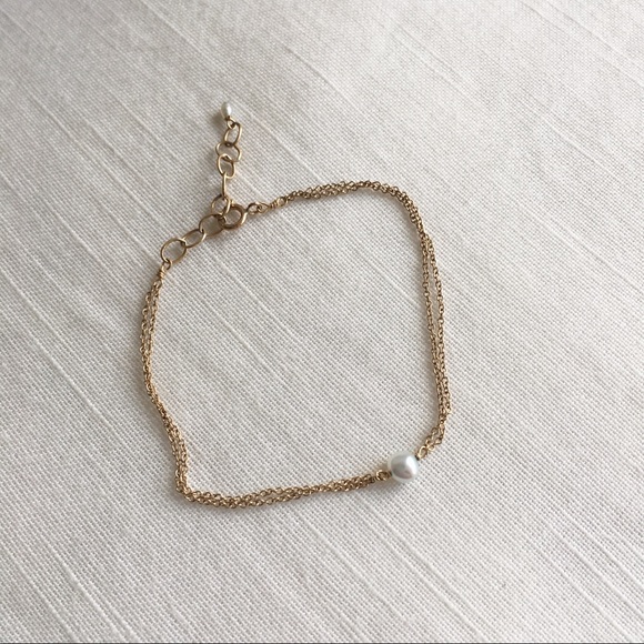 ✨FREE ADD ON ITEM✨ Gold + Pearl Bracelet - Picture 2 of 4